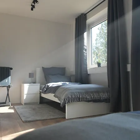 Ks - 2 Schlafzimmer Mit 4 Einzelbetten In *