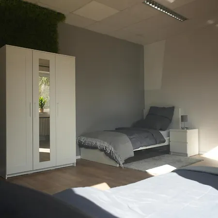 Apartman Ks - 2 Schlafzimmer Mit 4 Einzelbetten In *