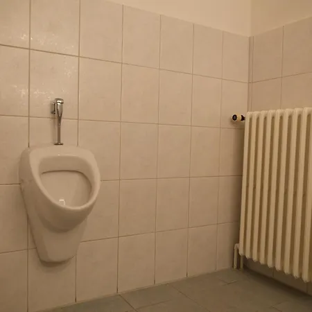 Ks - 2 Schlafzimmer Mit 4 Einzelbetten In *